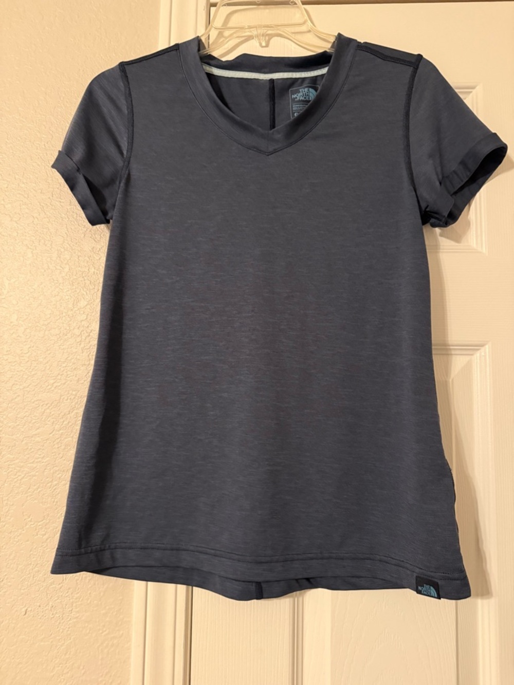 The North Face Women's Short Sleeve V-Neck Tee — Slate Blue